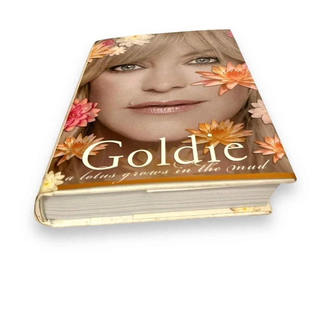 A Lotus Grows in the Mud by Goldie Hawn (2005, Hardcover)